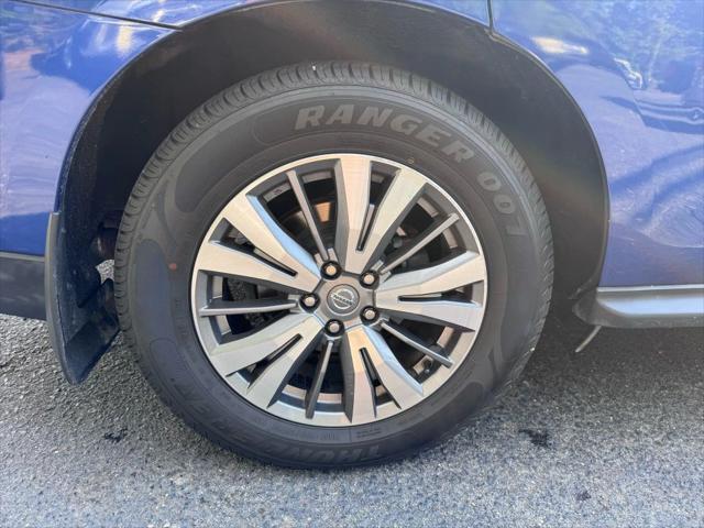 Photo of 2020 Caspian Blue Metallic Nissan Pathfinder