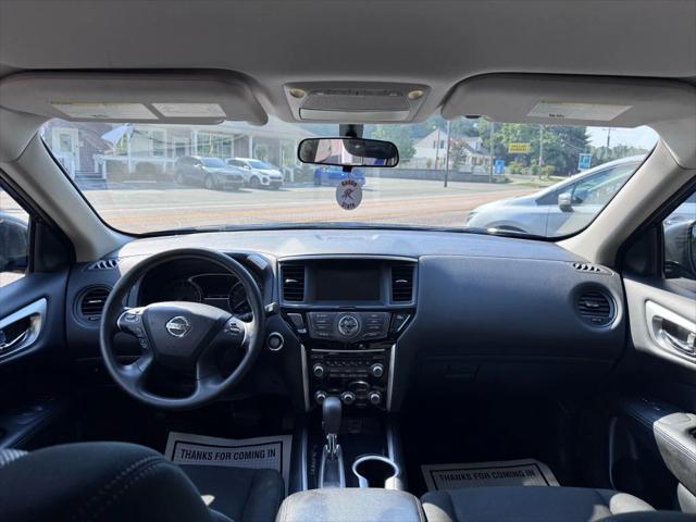 Photo of 2020 Caspian Blue Metallic Nissan Pathfinder