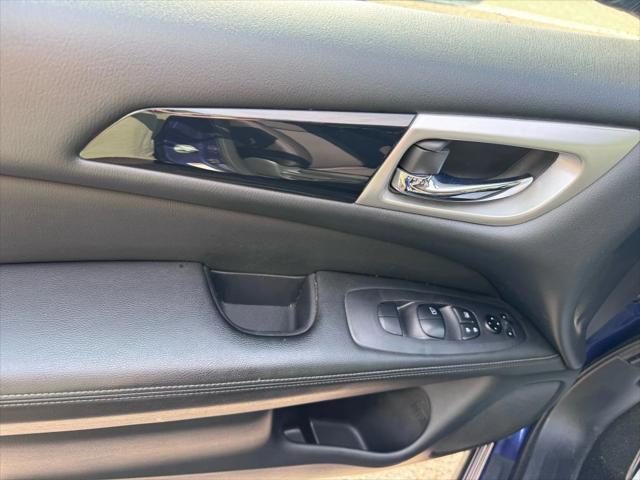 Photo of 2020 Caspian Blue Metallic Nissan Pathfinder