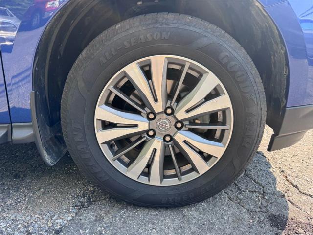 Photo of 2020 Caspian Blue Metallic Nissan Pathfinder