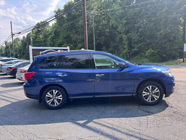 Photo of 2020 Caspian Blue Metallic Nissan Pathfinder