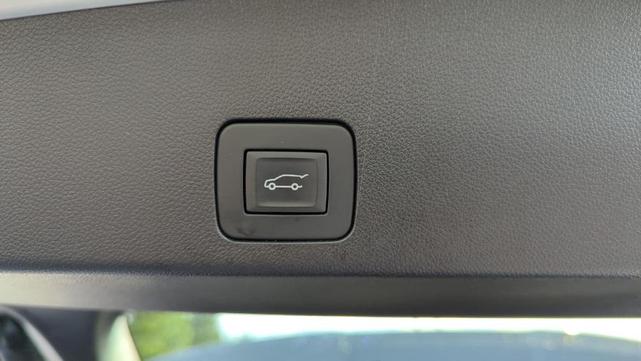 Photo of 2022 Summit White Buick Encore GX