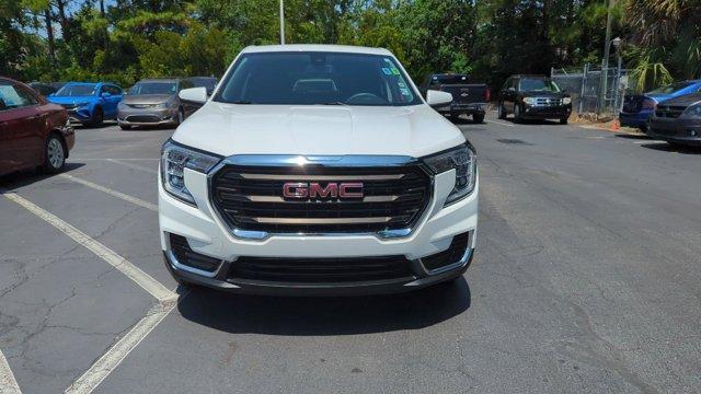 Photo of 2022 Summit White GMC Terrain