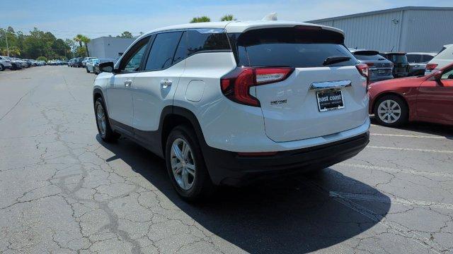 Photo of 2022 Summit White GMC Terrain