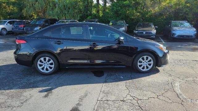 Photo of 2023 Midnight Black Metallic Toyota Corolla