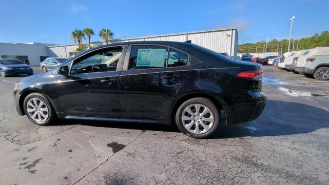 Photo of 2023 Midnight Black Metallic Toyota Corolla