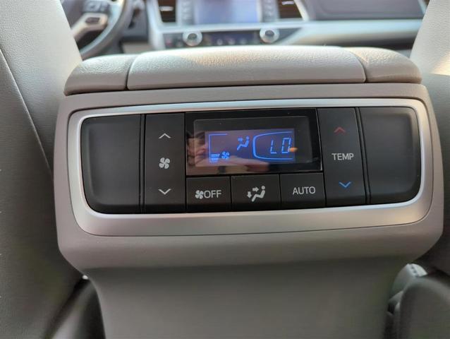 Photo of 2019 Celestial Silver Metallic Toyota Highlander