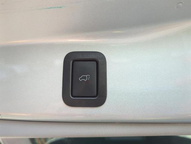 Photo of 2019 Celestial Silver Metallic Toyota Highlander
