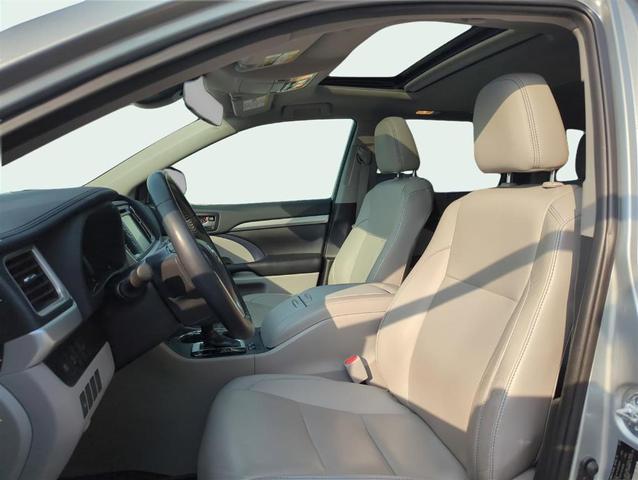 Photo of 2019 Celestial Silver Metallic Toyota Highlander