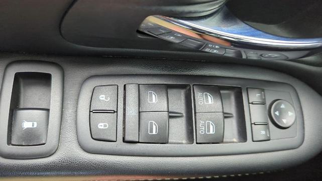 Photo of 2016 Granite Crystal Clearcoat Metallic Dodge Grand Caravan