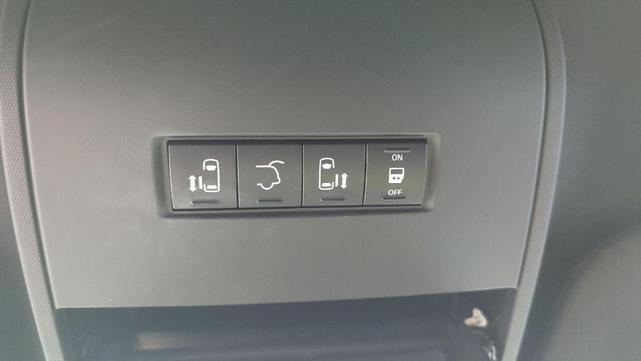 Photo of 2016 Granite Crystal Clearcoat Metallic Dodge Grand Caravan
