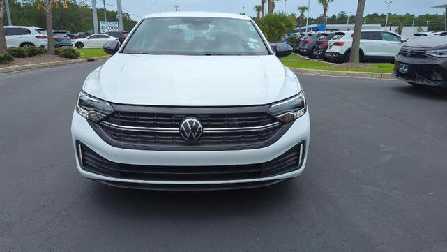 Photo of 2024 Pure White Volkswagen Jetta