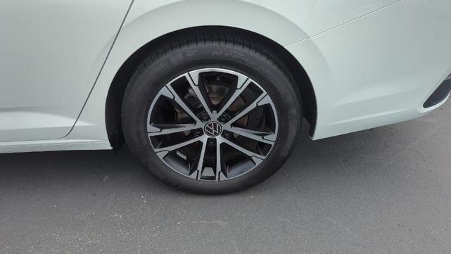 Photo of 2024 Pure White Volkswagen Jetta