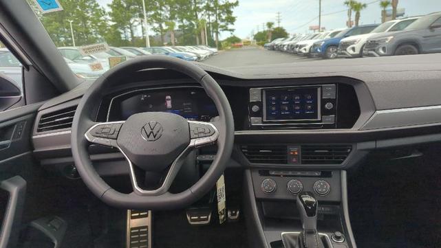 Photo of 2024 Pure White Volkswagen Jetta