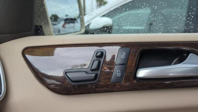 Photo of 2013 Beige Pearl Metallic Mercedes-Benz M-Class