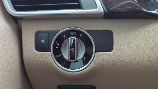Photo of 2013 Beige Pearl Metallic Mercedes-Benz M-Class