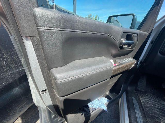 Photo of 2020 Silver Ice Metallic Chevrolet Silverado 1500