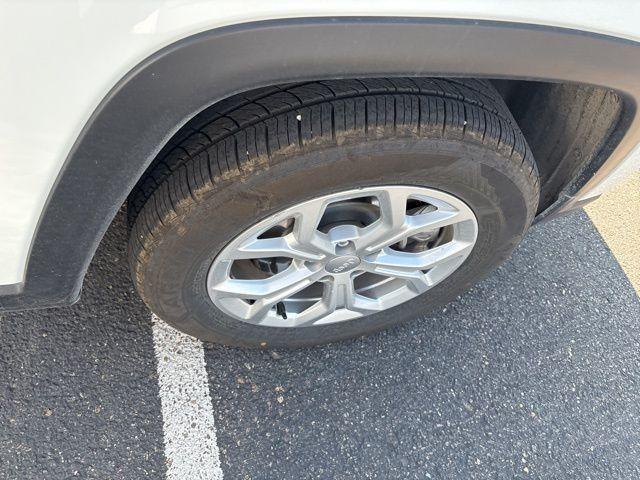 Photo of 2024 Bright White Clearcoat Jeep Compass