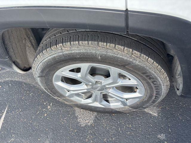 Photo of 2024 Bright White Clearcoat Jeep Compass