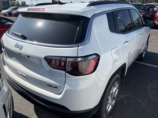 Photo of 2024 Bright White Clearcoat Jeep Compass