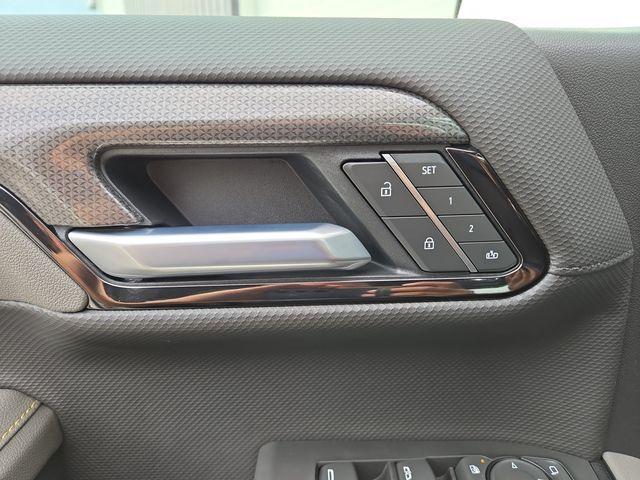 Photo of 2025 Summit White Chevrolet Silverado 1500