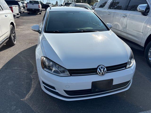 Photo of 2015 Pure White Volkswagen Golf SportWagen