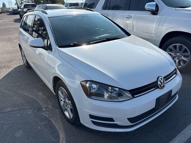 Photo of 2015 Pure White Volkswagen Golf SportWagen