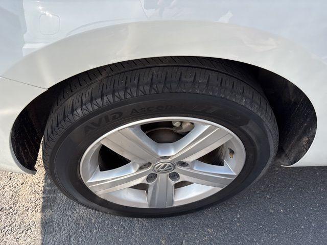 Photo of 2015 Pure White Volkswagen Golf SportWagen