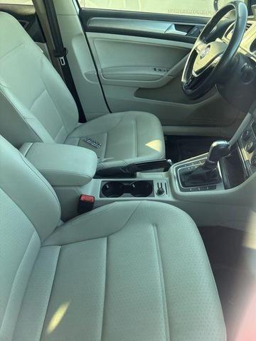 Photo of 2015 Pure White Volkswagen Golf SportWagen