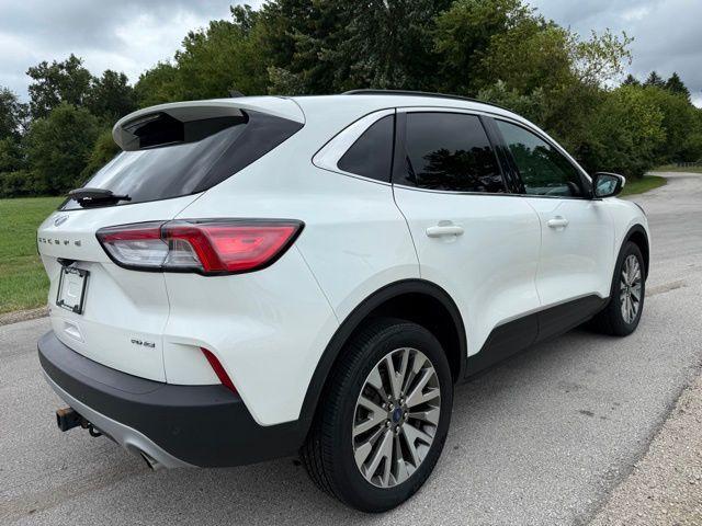 Photo of 2022 Star White Ford Escape