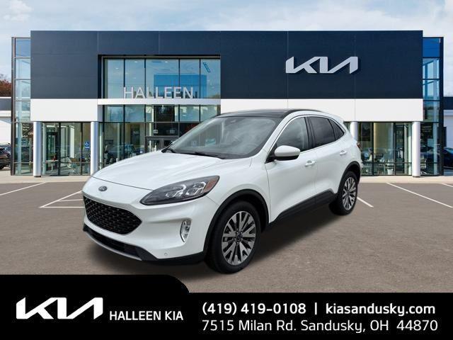 Photo of 2022 Star White Ford Escape