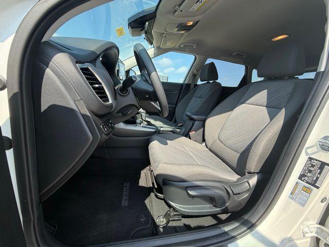 Photo of 2023 Snow White Pearl Kia Seltos