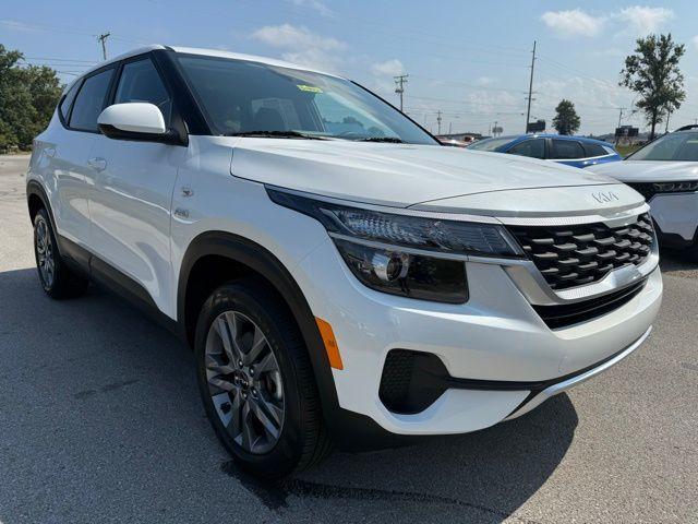 Photo of 2023 Snow White Pearl Kia Seltos