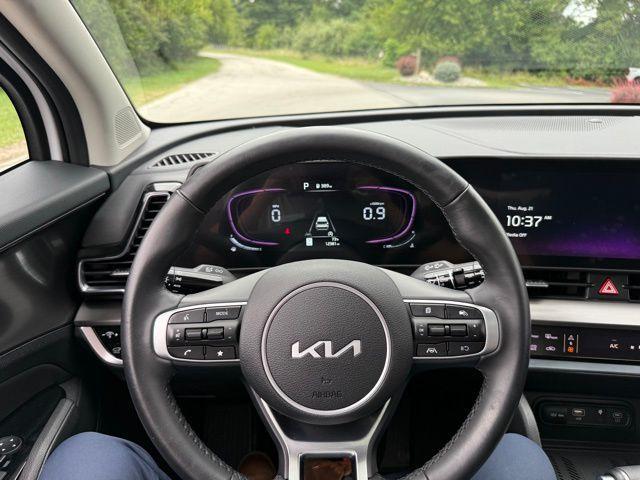 Photo of 2025 Glacial White Pearl Kia Sportage
