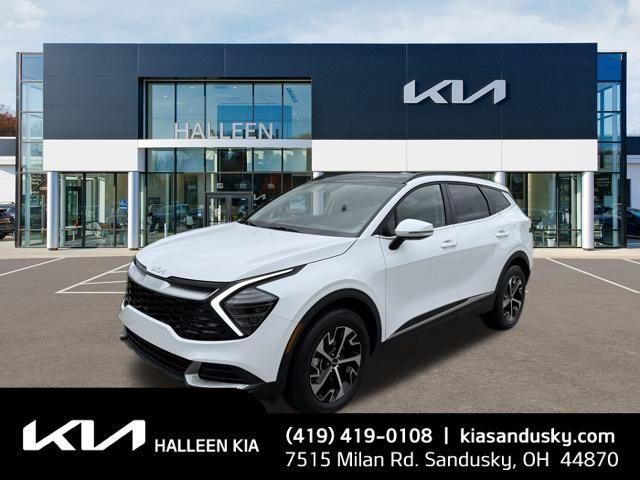 Photo of 2025 Glacial White Pearl Kia Sportage