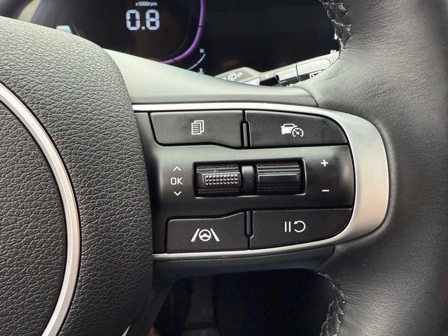 Photo of 2025 Glacial White Pearl Kia Sportage