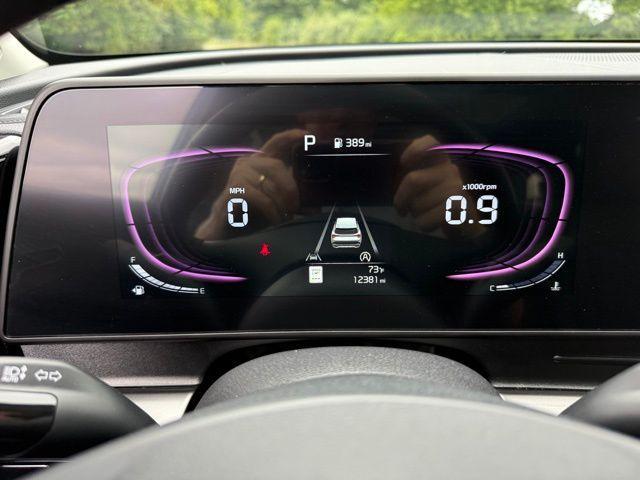 Photo of 2025 Glacial White Pearl Kia Sportage