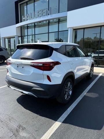 Photo of 2023 Snow White Pearl Kia Seltos