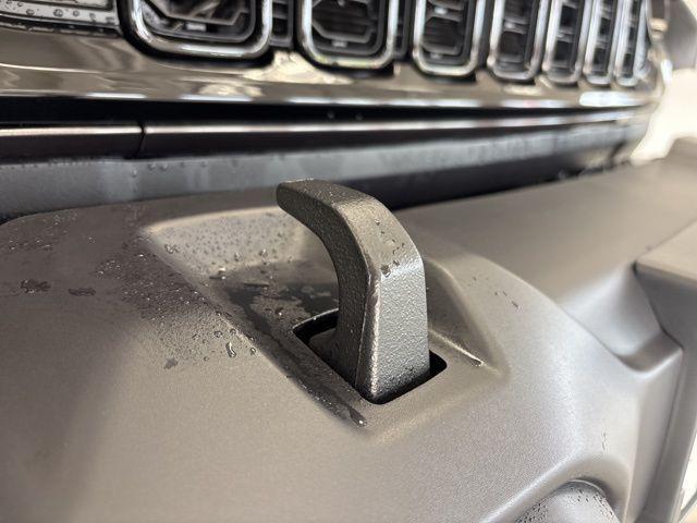 Photo of 2025 Granite Crystal Metallic Clearcoat Jeep Wrangler