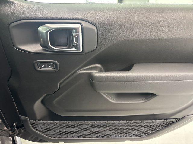Photo of 2025 Granite Crystal Metallic Clearcoat Jeep Wrangler