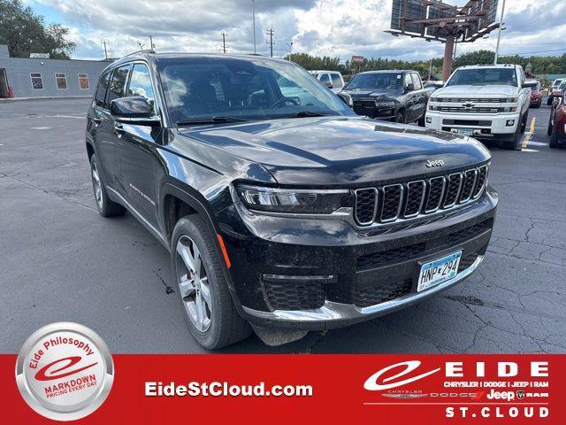 Photo of 2021 Diamond Black Crystal Pearlcoat Jeep Grand Cherokee L