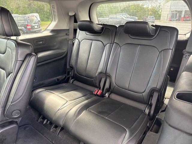 Photo of 2021 Diamond Black Crystal Pearlcoat Jeep Grand Cherokee L