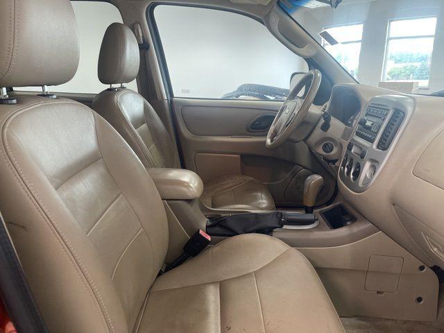 Photo of 2006 Blazing Copper Clearcoat Metallic Ford Escape
