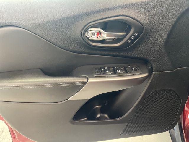 Photo of 2021 Velvet Red Pearlcoat Jeep Cherokee