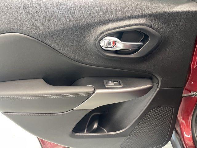 Photo of 2021 Velvet Red Pearlcoat Jeep Cherokee