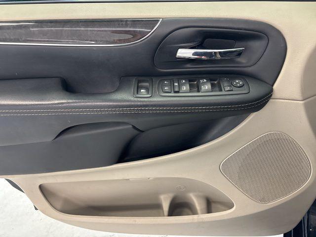 Photo of 2014 Maximum Steel Metallic Clearcoat Chrysler Town & Country