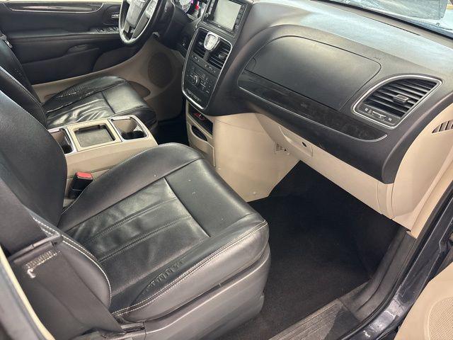 Photo of 2014 Maximum Steel Metallic Clearcoat Chrysler Town & Country
