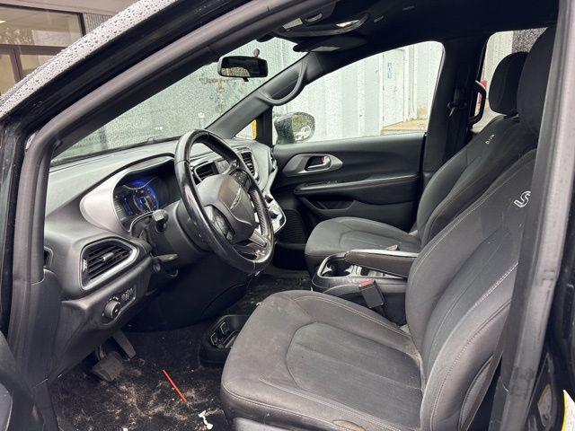 Photo of 2018 Brilliant Black Crystal Pearlcoat Chrysler Pacifica