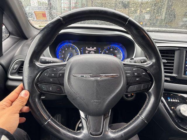 Photo of 2018 Brilliant Black Crystal Pearlcoat Chrysler Pacifica