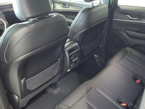 Photo of 2025 Diamond Black Crystal Pearlcoat Jeep Grand Cherokee